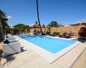 World Bnb - Labuan Bajo - Piscina