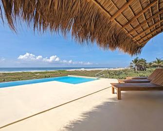 Secret Paradise - Private Beach Eco-Villa - Tlachicón - Pool