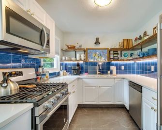 Bright & Sunny Getaway w/ Bikes: 1 Mi to ESU! - Emporia - Cucina