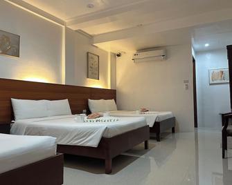 Zosimo's Inn - Lazi - Habitación
