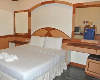 Seaza Hotel - Chumphon