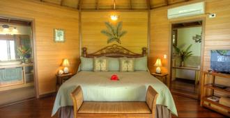 Sunrise Beach Cabanas Eco Resort - Luganville - Schlafzimmer