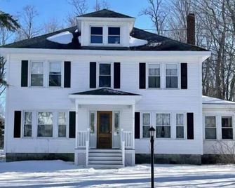 And.N Bed & Breakfast - Gray - Building