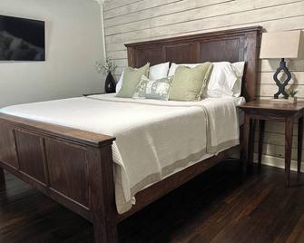 Boston Bungalow - Russellville - Bedroom