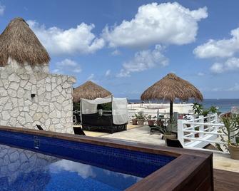 Flamingo Hotel - קוזומל - בריכה