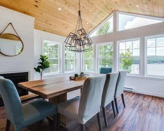 Edge of Lake Lovering - Spa - Solstice - Magog - Salle à manger