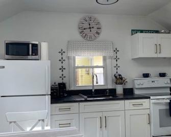 Beach guest cottage near everything- great location! - Manasquan - Kitchen