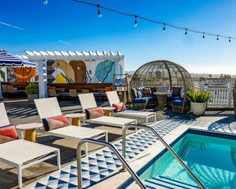 Inn at the Pier Pismo Beach, Curio Collection by Hilton - Pismo Beach - Pool