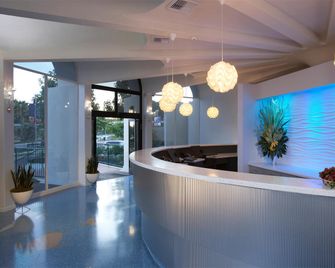 Howard Johnson by Wyndham Anaheim Hotel & Water Playground - Anaheim - Resepsjon
