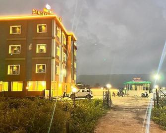 Hotel Sandesh palace - Talegaon Dābhāde - Building