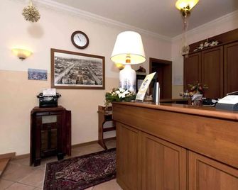 Ai Campi Di Marcello Hotel - Monfalcone - Front desk
