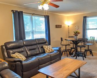 Home away from Home: St. Mary's Getaway - St. Marys - Living room