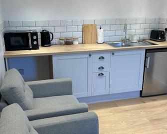 Modern apartment next to the pier - a short drive to Zipworld and Snowdon! - Bangor - Cuisine