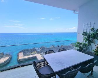 Lighthouse Point Residences - West Bay - Balcony