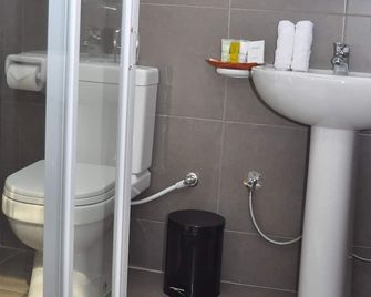 Comfort@15 Hotel Colombo - Colombo - Baño