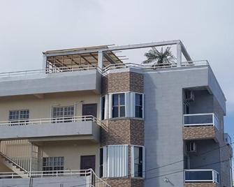 Db Tower Vacation Rental - Belize City - Bâtiment
