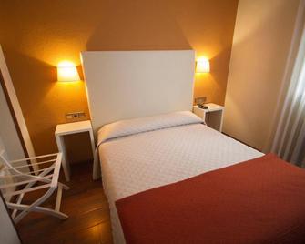 Hotel Ovetense - Oviedo - Bedroom