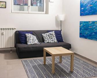 Comfortable Apartment, for any kind of traveler strategic location - Varese - Wohnzimmer