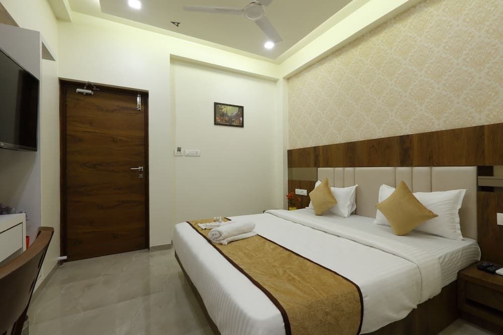 Hotel Alka Inn - Ahmedabad - Bedroom