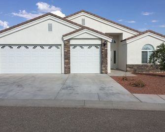 View, Newer Home Near Colorado River, Golf, Shopping, Atv Trails - Fort Mohave - Building