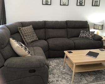 Brand New, Cosy and Centrally Located - Muswellbrook - Living room