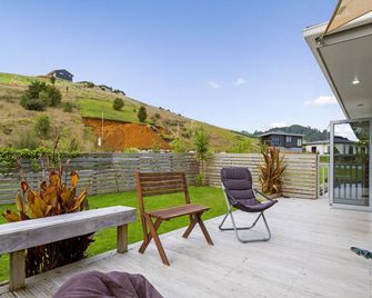 The Blue Rendevous - Whangamata Holiday Home - Whangamata - Balkon