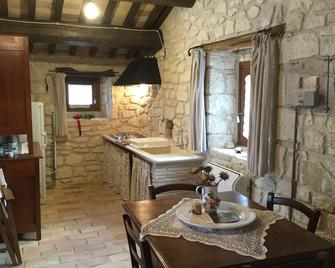 Country House Case Catalano - Abbateggio - Comedor