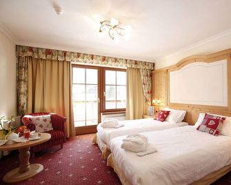Th Corvara - Greif Hotel - Corvara in Badia - Yatak Odası