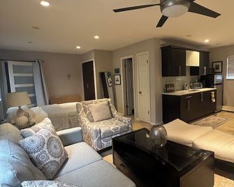 Cozy studio with WiFi and AC in the fabulous west end of Long Beach New York - Long Beach - Living room
