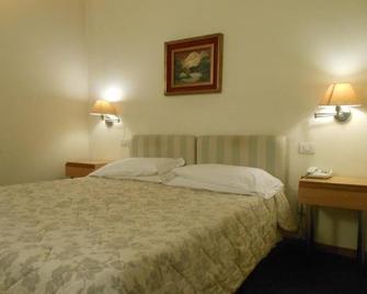 Hotel Ristorante Miralago - Garda - Camera da letto