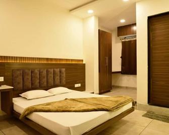 Hotel Govindam, Ujjain - Ujjain - Bedroom