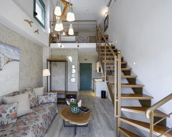 Alegria Suites - Нікіті - Сходи