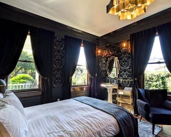 The Weller House - Fort Bragg - Yatak Odası