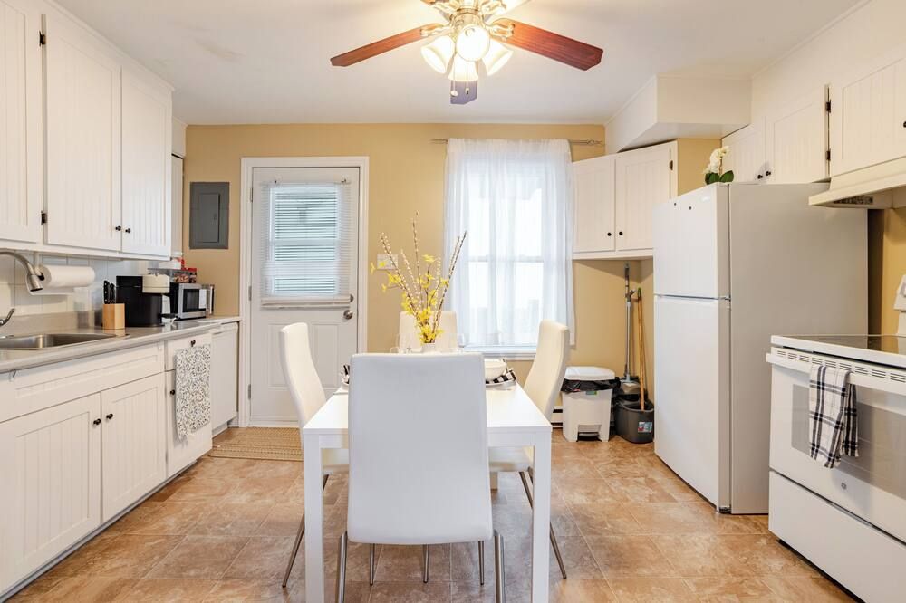 Modern 3-bedroom apartment with spa & jacuzzi, free parking & beautiful view - Saint-Jean-sur-Richelieu - Cocina