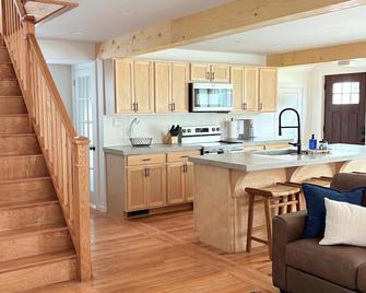 Renovated Downtown Port Austin Gem! - Port Austin - Kitchen