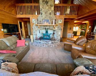 Mountain Cabin,Fireplace, Pet-Friendly,Grill,Deck - Ferguson - Sala de estar