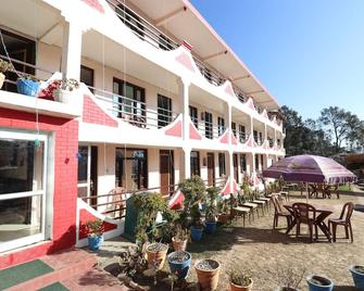 OYO 27612 Maitri Holiday Home - Kausani - Patio
