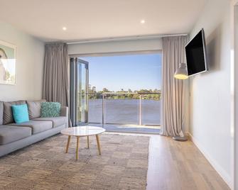 Nagambie Waterfront Motel - Nagambie - Huiskamer