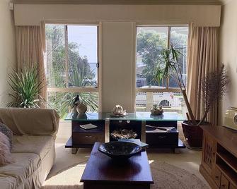 Maggie's Nest-Come & Rest - Killarney Vale - Living room