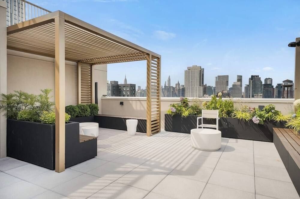 Luxury 2 bedroom-2 bath with private roof deck. - Brooklyn - Balcony