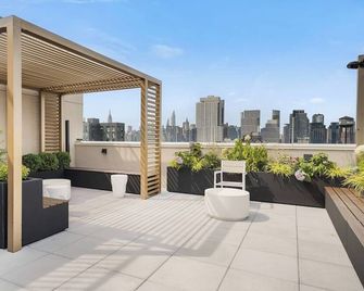 Luxury 2 bedroom-2 bath with private roof deck. - Brooklyn - Balcony