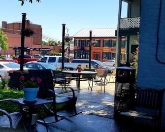The historical charm of Nana's nest - Wilmington - Patio