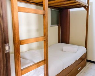 Homey 2Br At Suites @Metro Apartment - Jakarta - Bedroom