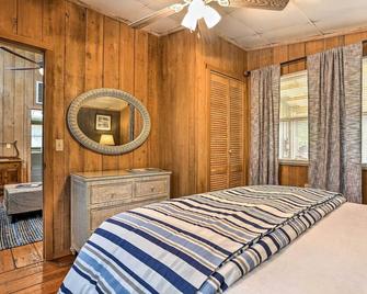 Cozy Hatteras Island Abode about 1 Mi to Frisco Beach! - Frisco - Bedroom