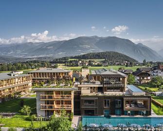 Falkensteiner Hotel Kronplatz - The Leading Hotels of the World - Riscone - Budova