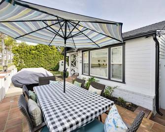 Cute Home 7 Blocks To Beach . Xbox . Bikes . Pets - Huntington Beach - Terasa