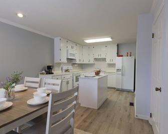 Charming Lafayette Condo: Cozy Retreat in Indiana - Lafayette - Kitchen