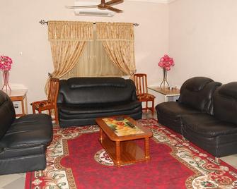 هوتل سافاري كوتونو - كوتونو - غرفة معيشة