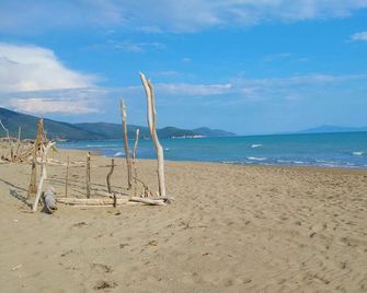 Capitorio: quiet rural spot, aromatic garden, great views - Roccalbegna - Playa