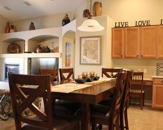 Gorgeous Vacation Home in Maricopa Arizona - Maricopa - Comedor